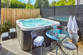 Arthurs Point Retreat - with Hot Tub